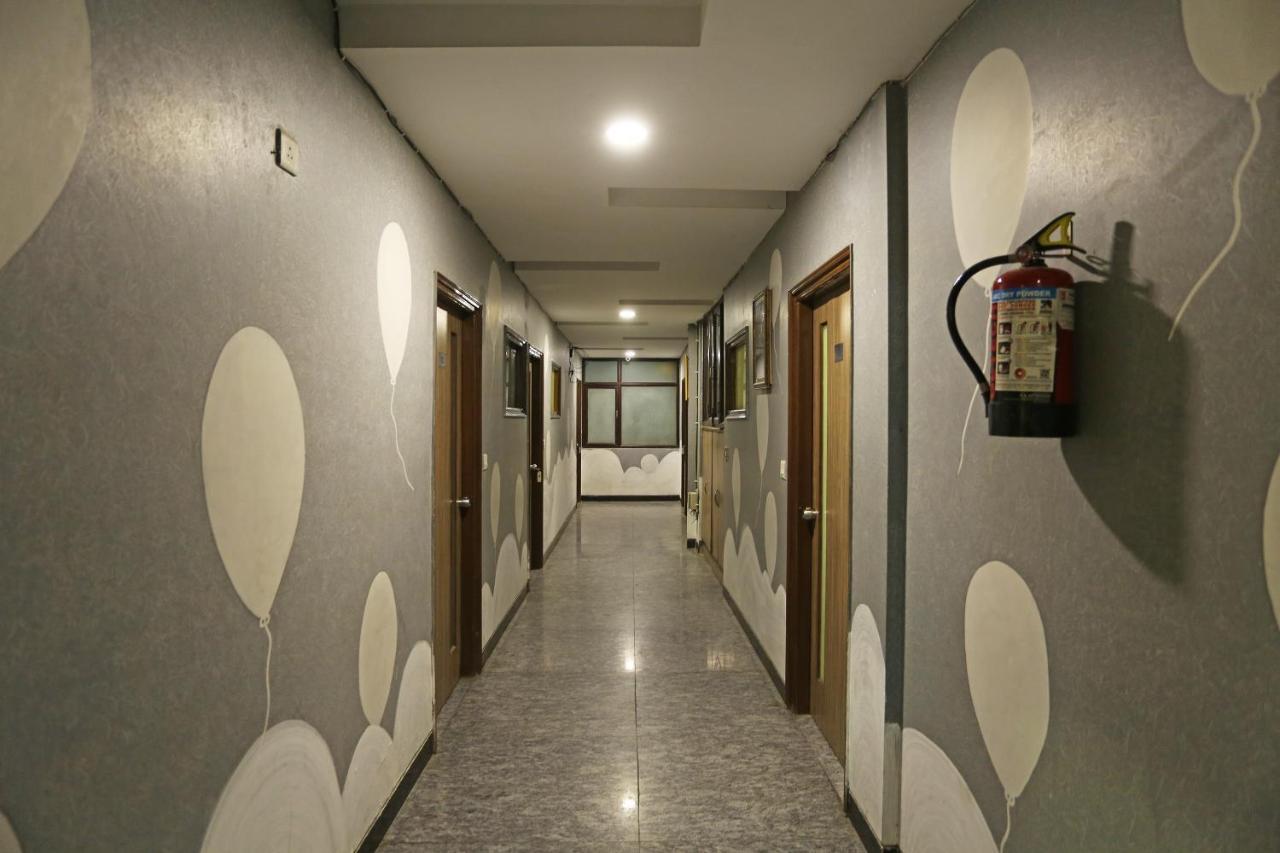 Airport Hotel Ambrosia Nova Deli Exterior foto